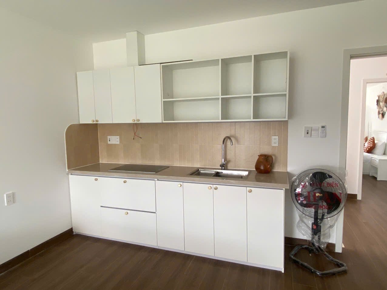Bếp nhỏ gọn tủ kính